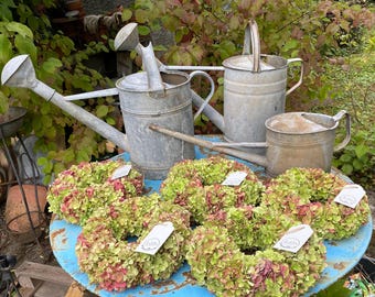Handgebonden hortensiakrans gemaakt van de variëteiten Endless Summer en Annabell, oogst 2026 - 100% natuurlijk uit de biologische tuin, diameter: 20 cm