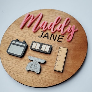 Panneau d&#39;annonce de bébé avec nom 3D, échelle, règle et calendrier. Faire-part de bébé personnalisé avec prénom en acrylique