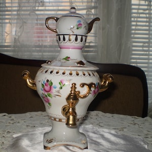 Alter Porzellan Samowar GZHEL Beschriftung Gold und Blumen