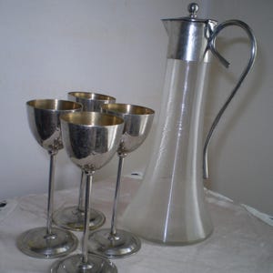 Art deco jug glass metal 4 metal cups