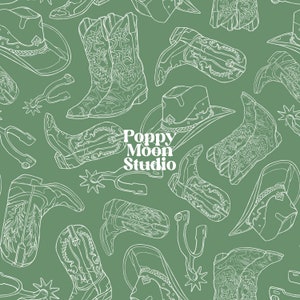 Peut inclure: Un motif sans couture composé de dessins de bottes de cowboy, de chapeaux et d'éperons en ligne blanche sur un fond vert sauge. Le texte "Poppy Moon Studio" est centré dans le motif.