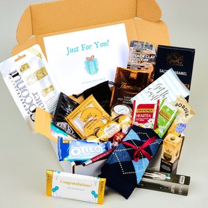 Gefeliciteerd geschenkdoos voor hem, nieuwe baan, nieuw huis, verloving, nieuwe vader, nieuwe ouder, promotie, afstuderen, trots op je, zorggeschenk voor hem