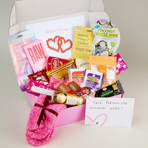 Friendship Gift Box: Pamper Hamper with Face Mask & Treats