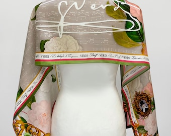 Pañuelo de seda Verdi, flores de camelia, diseño de partitura musical