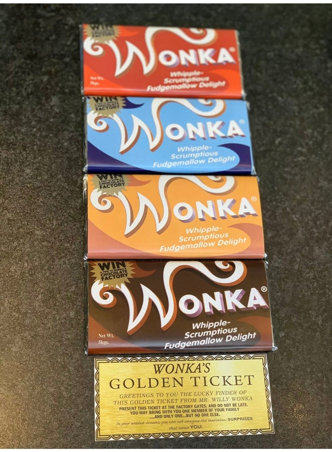 Candy Factory - La célèbre tablette de chocolat au lait WONKA qui sort tout  droit de l'usine de Willy Wonka comme dans le film Charlie et la  chocolaterie accompagner du Ticket d'Or !