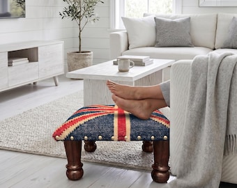 Reposapiés rústico Kilim, taburete de madera tapizado hecho a mano, reposapiés bohemio, decoración de granja, acento para la sala de estar