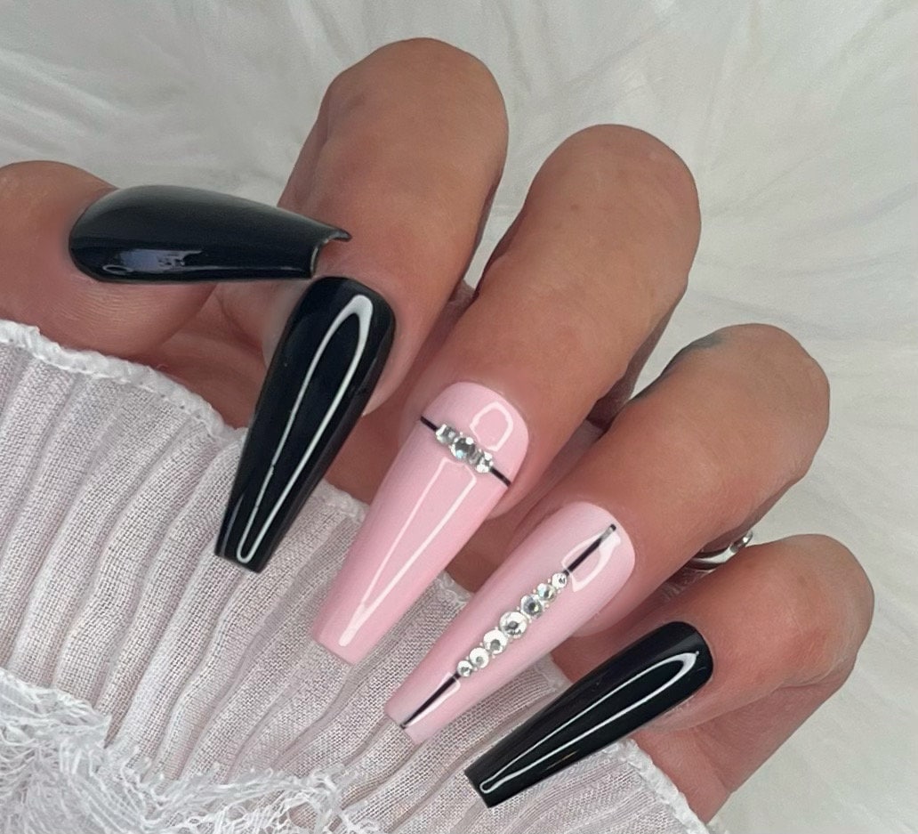 Press on Nails Schwarz Steinchen Rosa Stripes| Dark Glam Nails - Etsy  sterreich