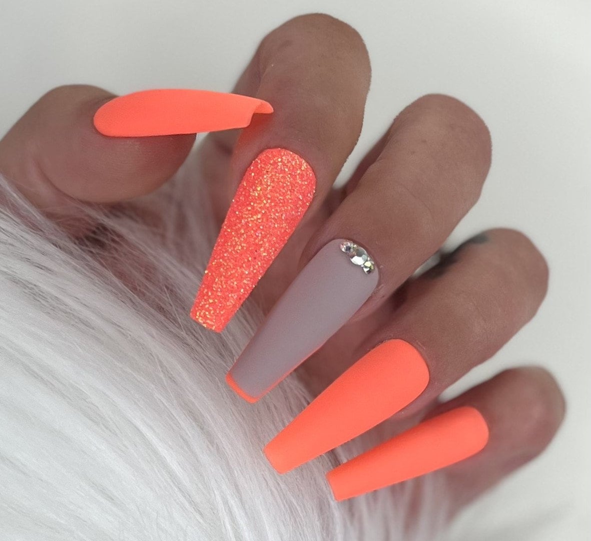Press on Nails Neon Orange matt Nude glitter French