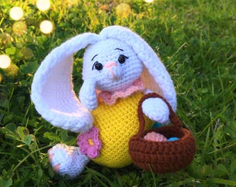 Padrão de crochê para coelho da Páscoa: coelho amigurumi com cesta (padrão em PDF)