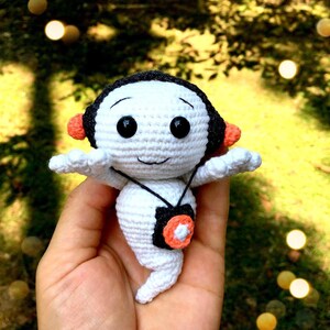 Schema all'uncinetto amigurumi per fantasmi amanti della musica: decorazioni di Halloween (schema PDF)