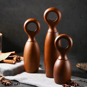 New Very beautiful Wood Salt and Pepper Grinders Adjustable Ceramic Manual Shaker gift for mom