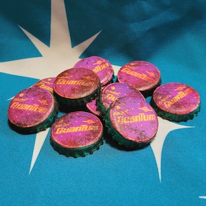 INOFFIZIELLE Handgefertigte FALL OUT Inspirierte Nuka Cola Quantum Flaschenverschlüsse Set 10 oder 25