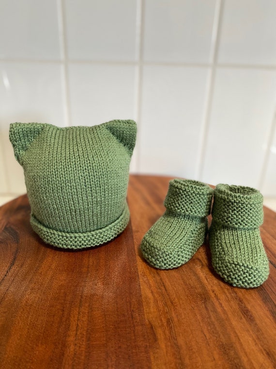 Knitting Pattern Easy Cute beanie and bootie set PDF Instant Digital Download Newborn to 3 months 4ply