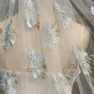 blauwe wilde bloemen bruidssluier met bloemen geborduurde bloemensluier, blauwe wilde bloemen bruidssluier met bloemen, bloem geborduurde kathedraalsluier