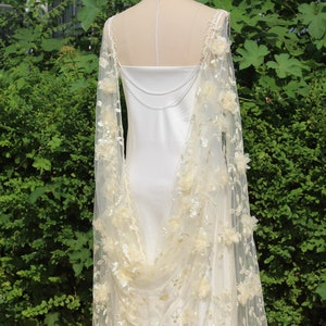 Beige geblümtes Hochzeitskap, Hochzeitskap, Schleier, gesticktes Brautcape, geblümtes Cape, Schleier, gestickte Blume, Hochzeitscape
