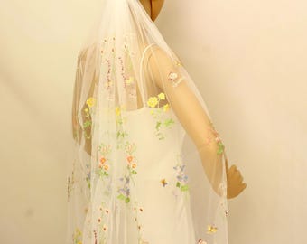 刺繍入りワイルドフラワーウェディングベール、レースエッジ付きフローラルブライダルベール