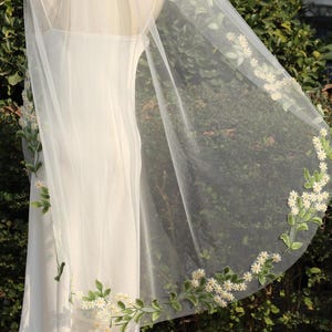 leaves greenery wedding veil,boho Floral bridal veil,leaf embroidery wedding veil,Green Embroidered Leaf Veil,Cathedral Veil,Forest veil