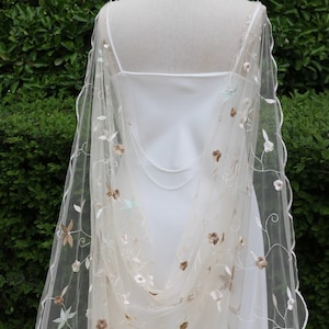 Hand gesticktes Cape mit Wildblumen,gestickter Wildblumen Braut Schleier,gesticktes Vintage Hochzeitscape mit Blumen gestickt