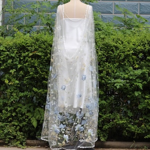 Blumen Umhang blau bestickt,Hochzeit Blumen Umhang Wildblume,Blüten Umhang,Garten Umhang,Braut Umhang Schulter, Schleier