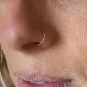 Rosegold sehr zarter Nasenring 24g, 14K Rose Gold Fill, Piercing Hoop, Ohrreifen, Helix, Lobe, Geschenk für Frauen