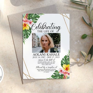 Invitación a una celebración de la vida. Plantilla de invitación a un funeral tropical. Plantilla de anuncio de funeral con plumeria hawaiana. Plantilla de invitación conmemorativa.