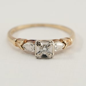 14k Yellow Gold Vintage Diamond Ring with hearts, Ring Size 5