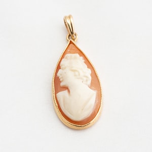 Victorian Cameo Pendant 14k Yellow Gold
