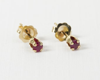 Ruby stud earrings | Ruby gemstone | 14k yellow gold | 2.7mm |Push-back clasp