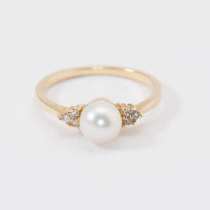 Pearl and Diamond ring, 10k Yellow Gold, Ring Size 7, 6mm Cultured Freshwater Pearl, Genuine Diamond accents