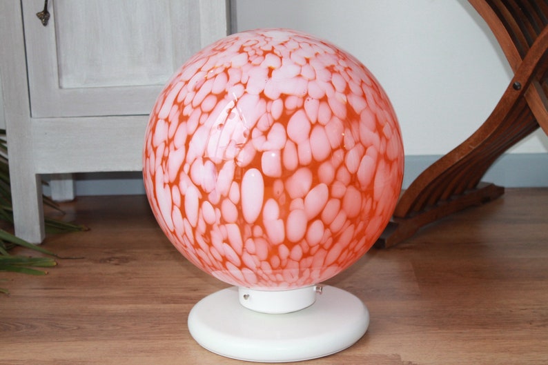 Ball table lamp, in orange Murano glass, with white shades. Vintage style of the 70s/80s. image 3