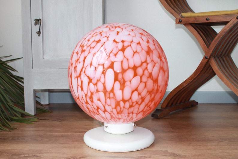 Ball table lamp, in orange Murano glass, with white shades. Vintage style of the 70s/80s. image 2