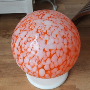 Ball table lamp, in orange Murano glass, with white shades. Vintage style of the 70s/80s. image 9