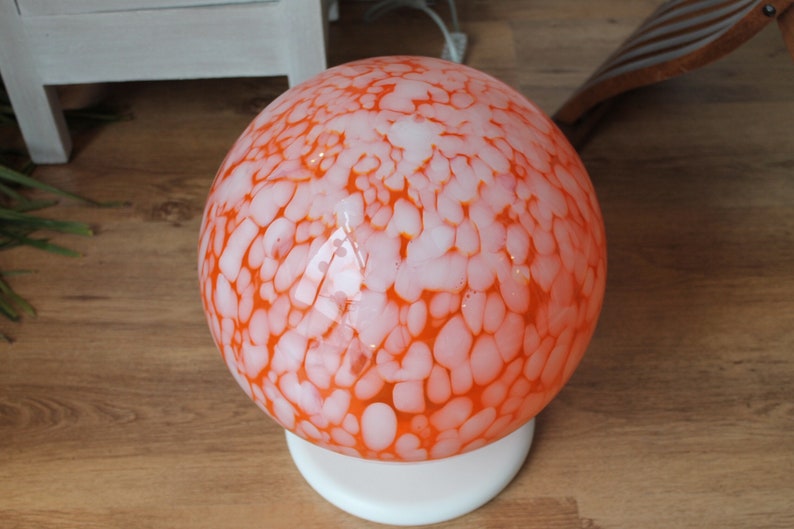 Ball table lamp, in orange Murano glass, with white shades. Vintage style of the 70s/80s. image 9