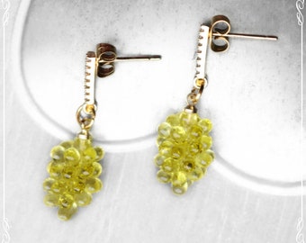 Boucles d'oreilles à tige en zircone 14 carats 'Traubchen', élégante perle de verre vert clair