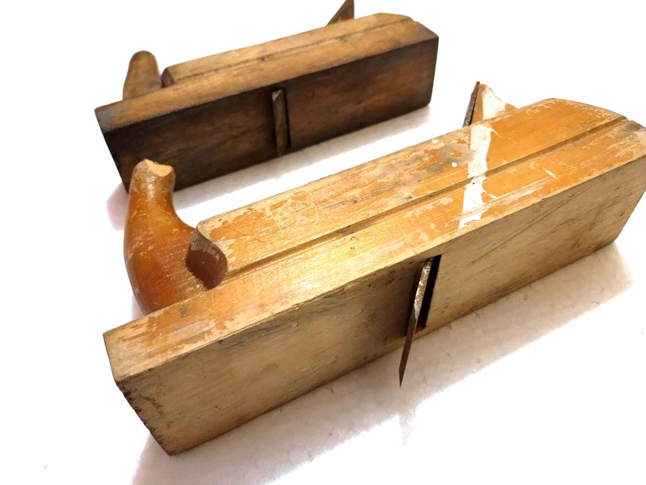 木製の大工用かんな2本、ソ連時代と20世紀初頭のヴィンテージ木工工具