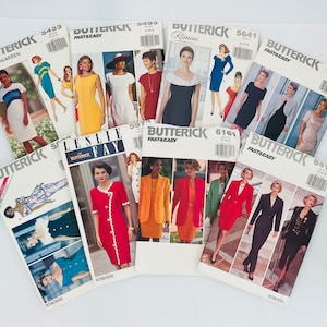 Może przedstawiać: Zbiór dziewięciu wzorów krawieckich na odzież damską. Wzory pochodzą od marki Butterick i obejmują różnorodne style, w tym sukienki, kurtki i spodnie. Wzory są wydrukowane na białym papierze z czarnym i czerwonym tekstem.
