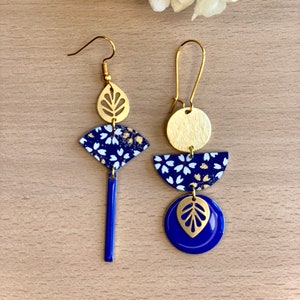 Boucles d'oreilles asymétrique papier japonais fleurs de cerisier