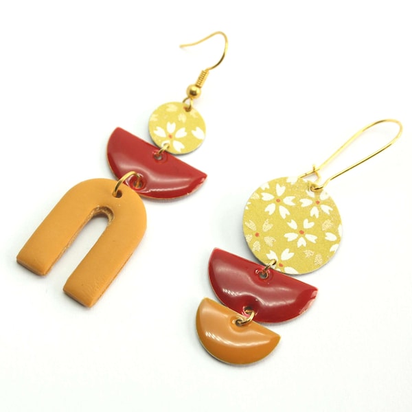 boucles d'oreilles asymétrique papier japonais  jaune moutarde fleur de cerisier