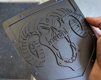 Insignia de calavera de carnero en negro para portón trasero (compatible con camionetas Dodge Ram de cuarta generación)