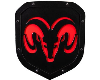 Emblema con escudo estilo cabeza 1 de RAM® con licencia oficial: compatible con la parrilla de los modelos RAM® 1500, 2500 y 3500 de 2013 a 2018
