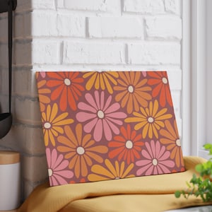 Groovy Daisy Glass Cutting Board: Retro 70s Floral Kitchen Decor