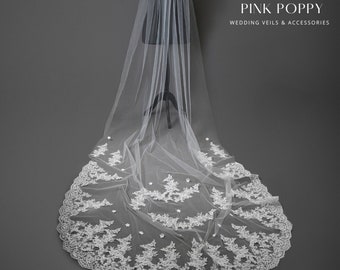 Veil with Lace detail, Cathedral Ivory Veil, Traditional Bridal Veil 300cms 118inches 3D Daisy Flower , comb attached.