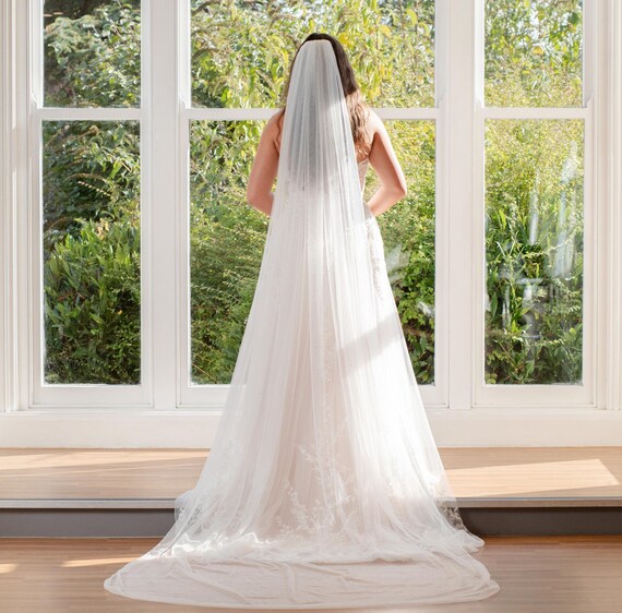 Pearl Wedding Veil, Mixed Size Pearls, Softest Ivory or off  display picture 3