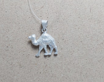 Silver CAMEL CHARM Desert Animal PENDANT *NEW* Silver CAMEL CHARM Desert Animal PENDANT *NEW*
