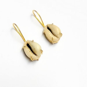 Handmade Cowrie Shell Earrings, Prong Set Earrings, Anniversary Gift Earrings, Cowrie Sell Jewelry, White Sea Earrings, Earring For Women