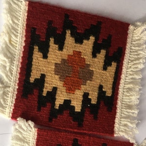 Traditioneller armenischer Miniteppich. Kann als Lagerfeuerunterlage oder Mauspad verwendet werden.