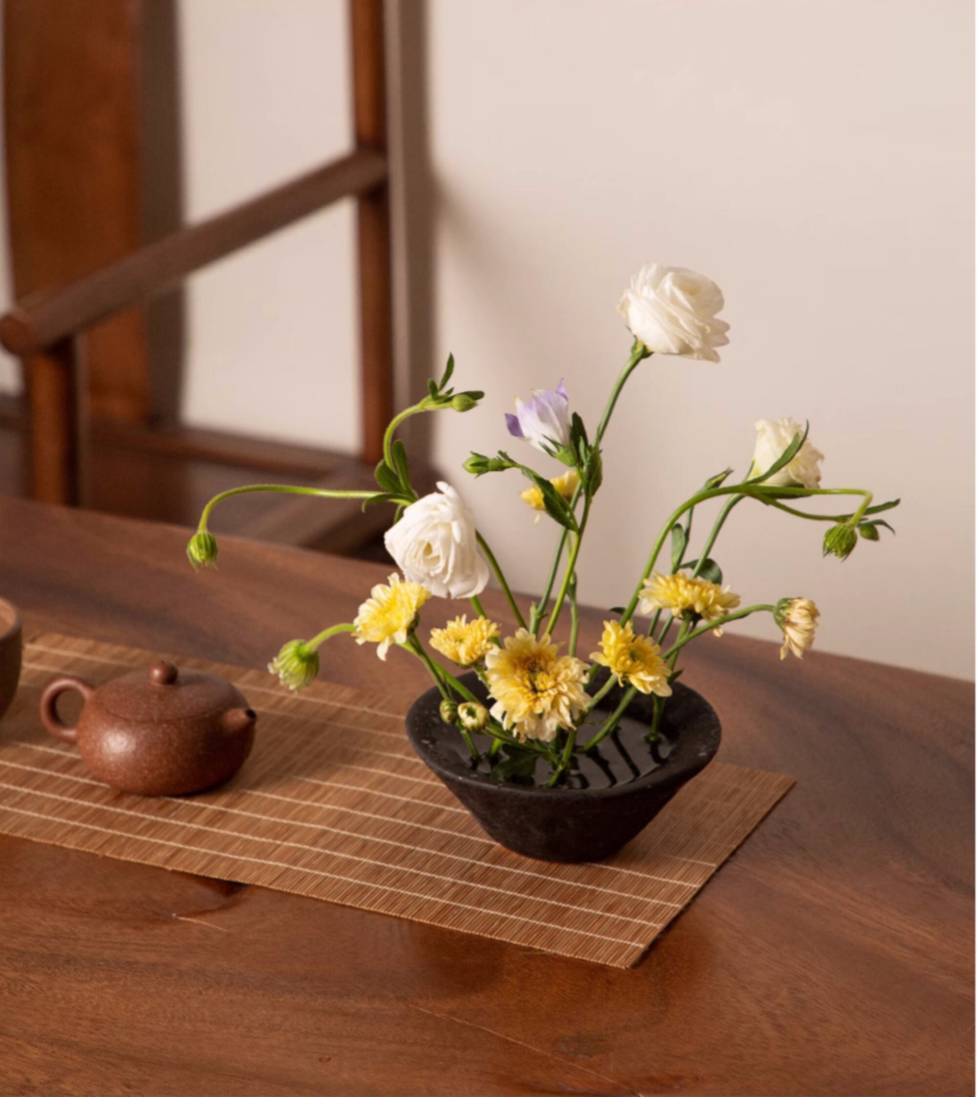 Traditional Oriental Style Ikebana Vase, Kenzan Flower Frog and Decora –  theTeaCloud