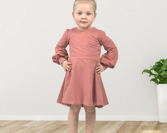 Donkere de kleding van de zalm met bischopmouwen handgemaakte baby/kinderenkleding