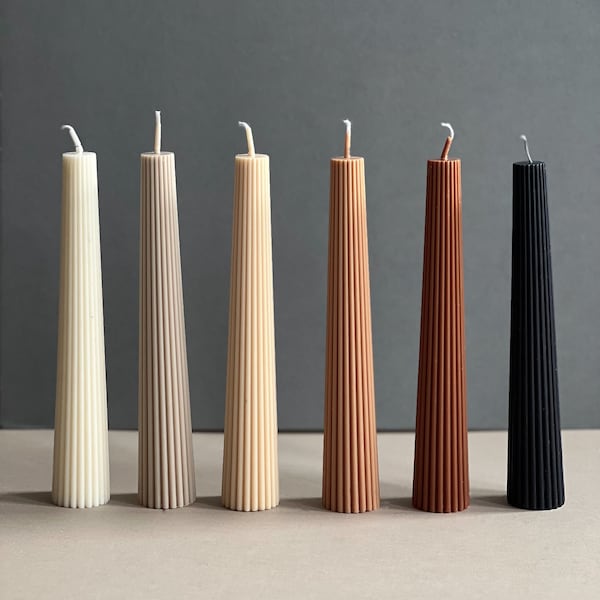 Bougie pilier nervurée Greko : bougie décorative en cire de soja pour le dîner