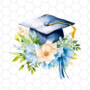K&ouml;nnte beinhalten: Aquarell-Illustration einer dunkelblauen Abschlusskappe mit goldener Quaste, die auf einem Blumenstrau&szlig; aus hellblauen und pfirsichfarbenen Bl&uuml;ten mit gr&uuml;nen Bl&auml;ttern ruht. Der Hintergrund ist ein wei&szlig;es Wabenmuster.